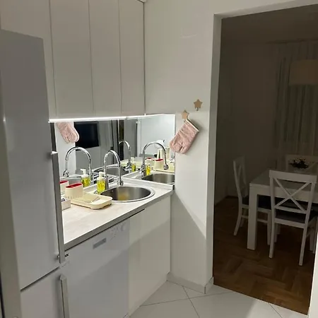 Big White M Apartment *