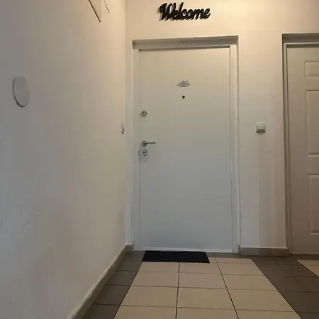 Big White M Apartment *