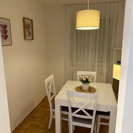 Big White M Apartment *